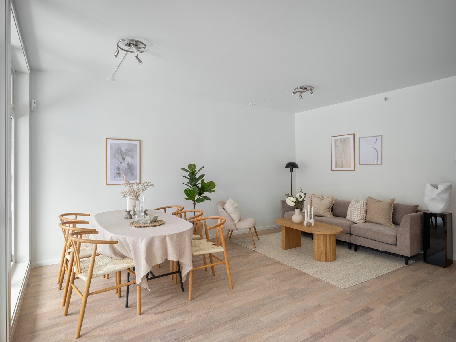 En lekker leilighet med et moderne preg og ekstra takhøyde Galleribilde