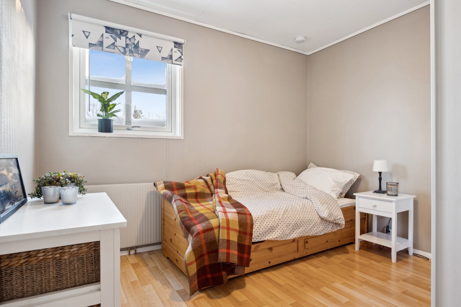 Det er god plass til både seng og tilhørende møblement. Galleribilde