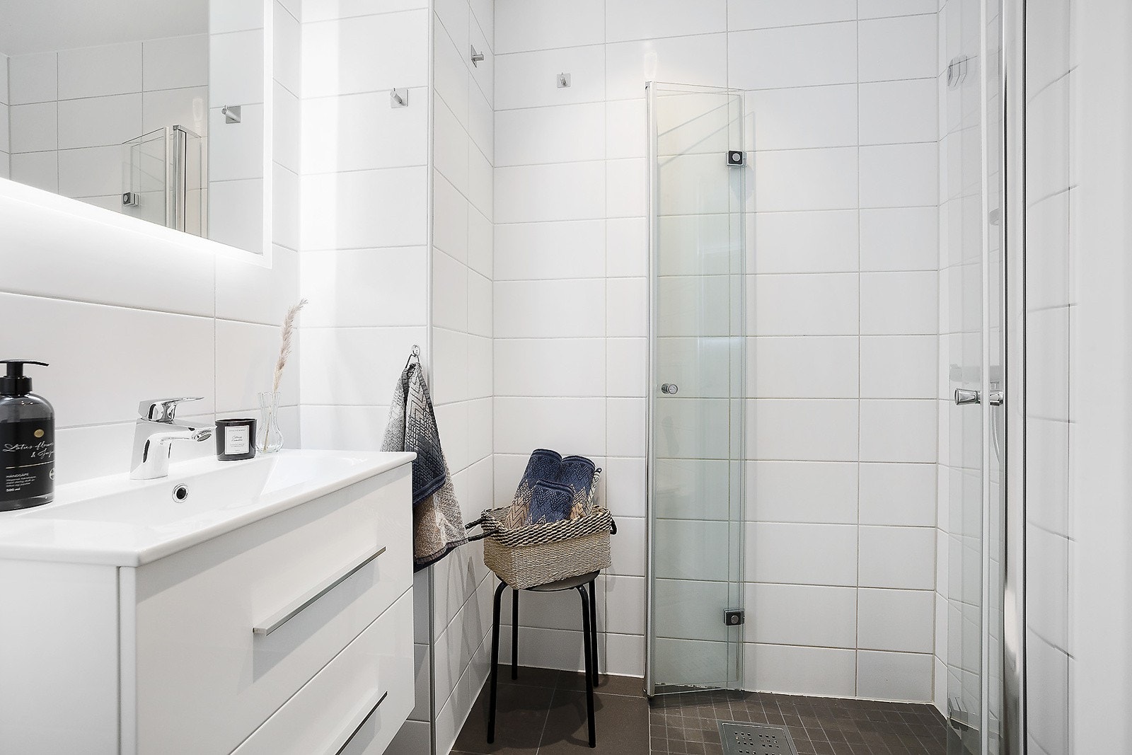 Pent. flislagt bad som ble pusset opp i regi av borettslaget i 2020. Galleribilde