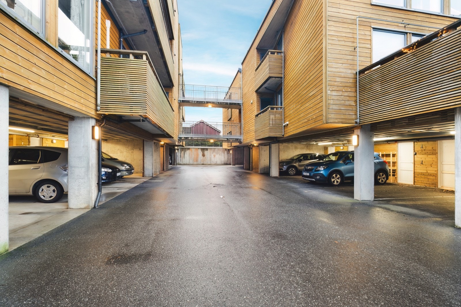 Lett adkomst til leilighet med heis fra fellesinngang. Galleribilde