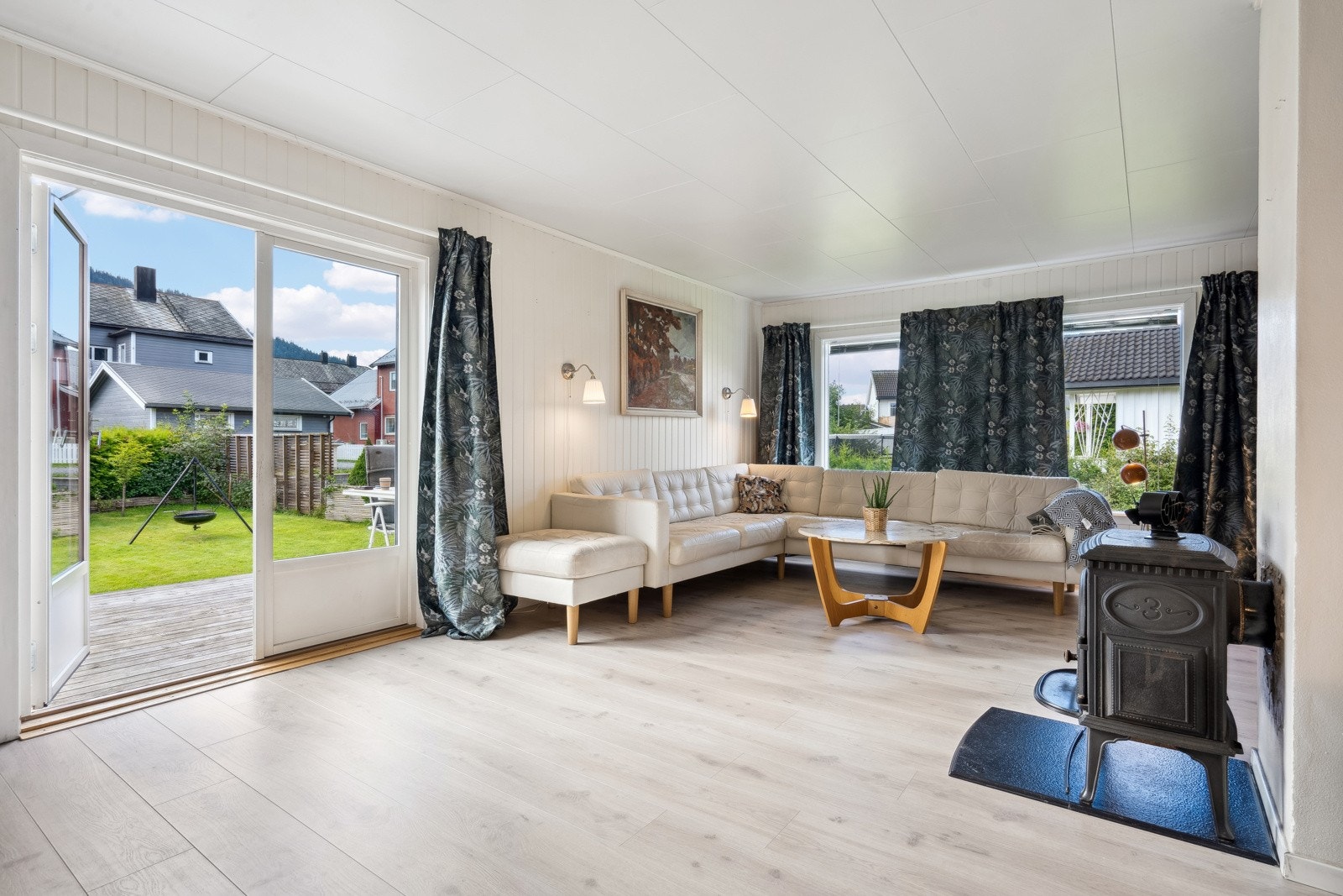 Utgang fra stue til terrasse. Galleribilde
