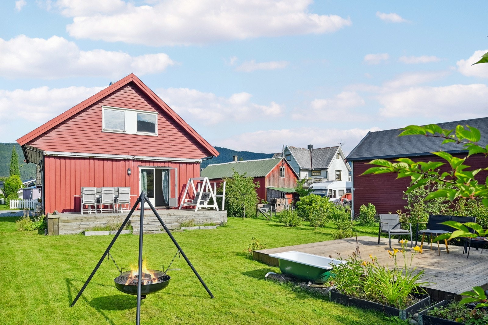 Stor og flott tomt med masse boltreplass. Galleribilde