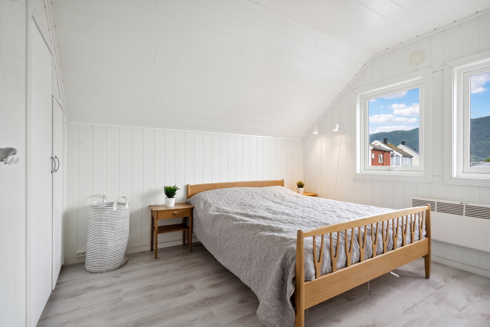 Stort og flott soverom. God plass til dobbeltseng. Galleribilde