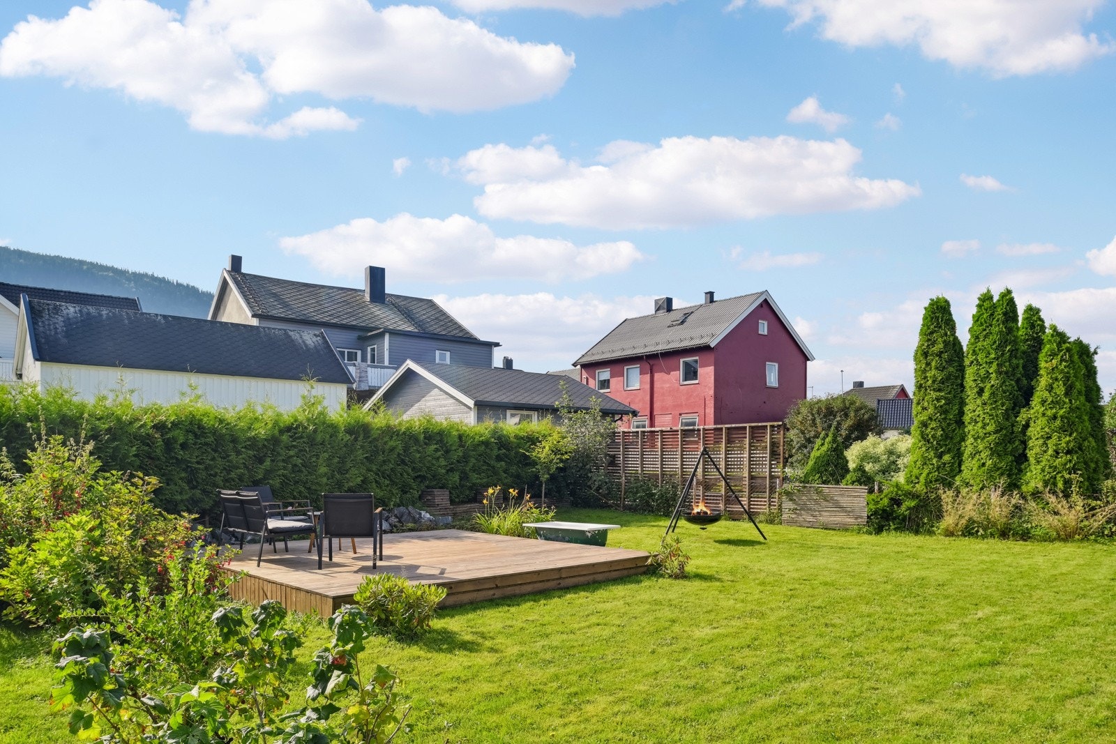 Fra boligen er det kort avstand til fine parkområder, turstier og bademuligheter. Galleribilde