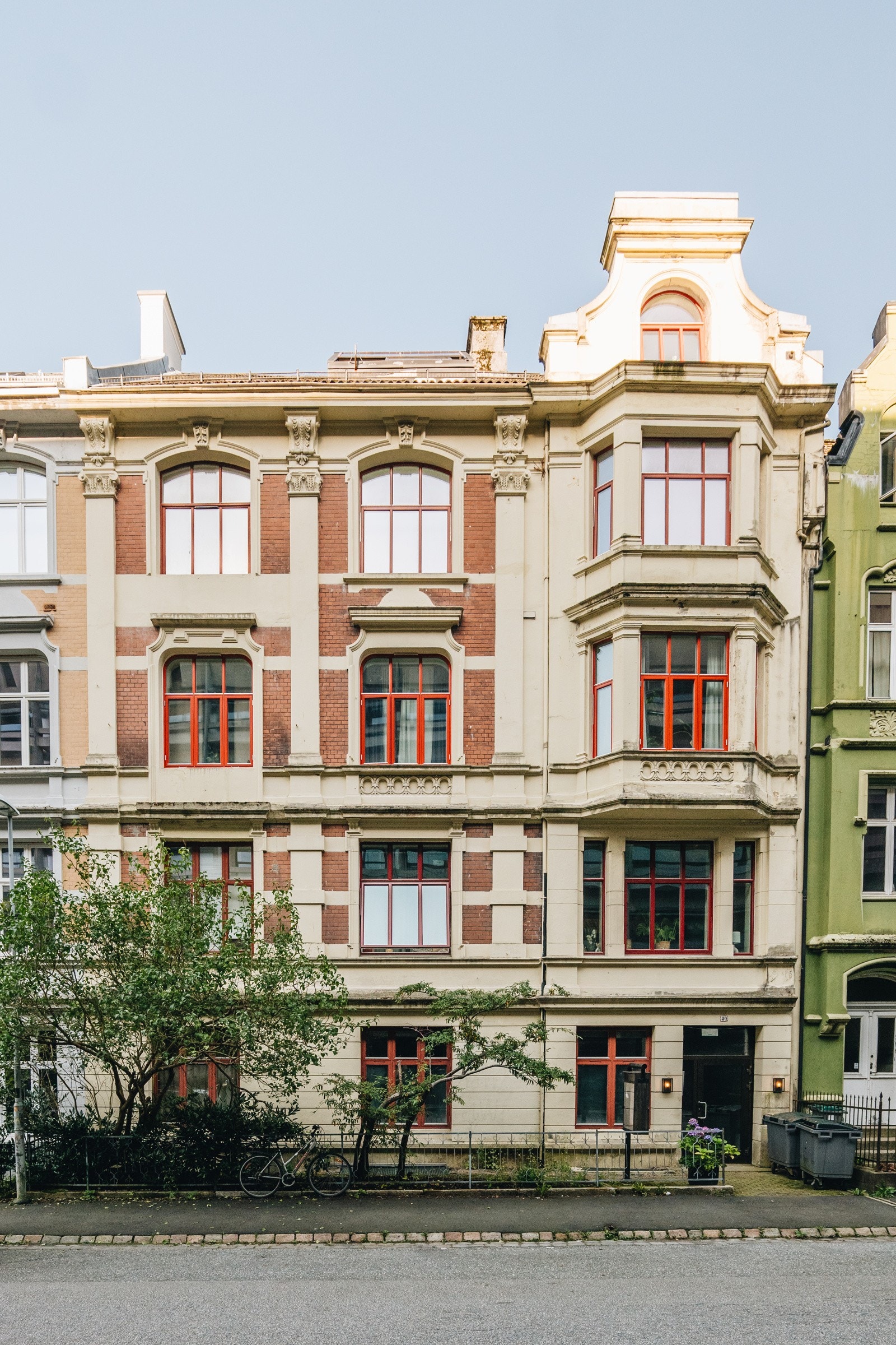 Klassisk sentrumsbygård med flott fasade Galleribilde