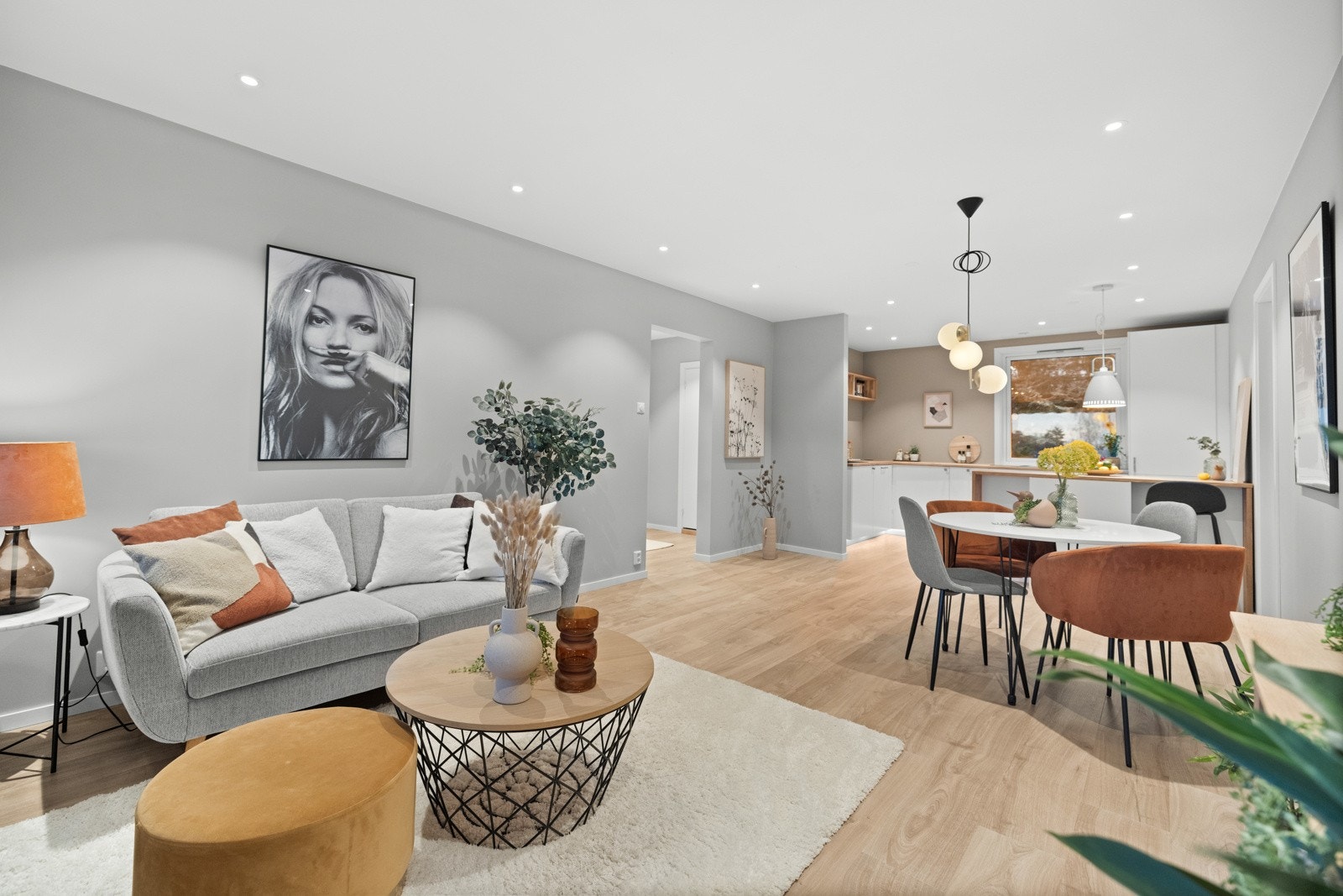 PrivatMegler Stefan Safri ønsker velkommen til Olav Nygards veg 24 Galleribilde