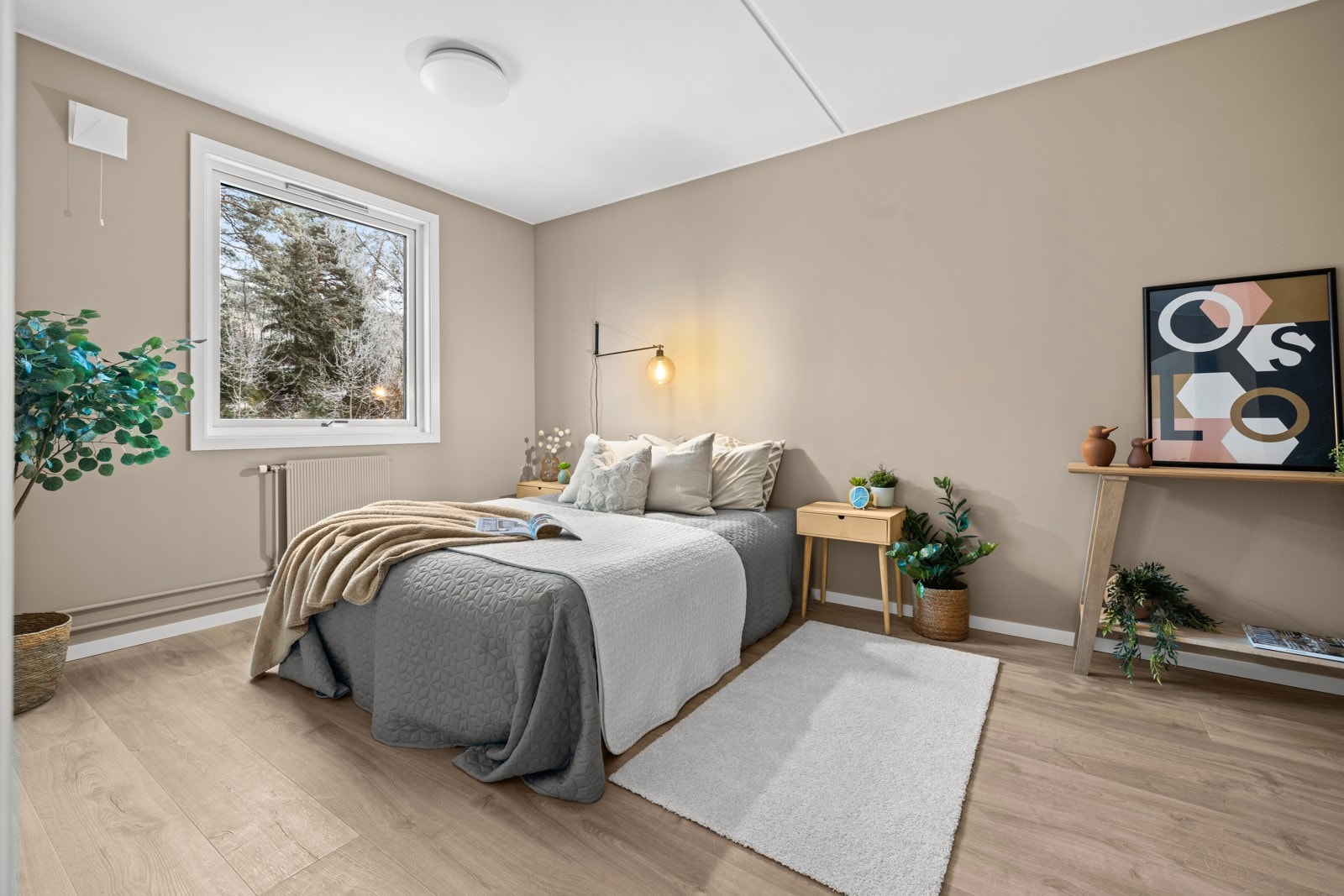 Leiligheten har 2 store soverom Galleribilde