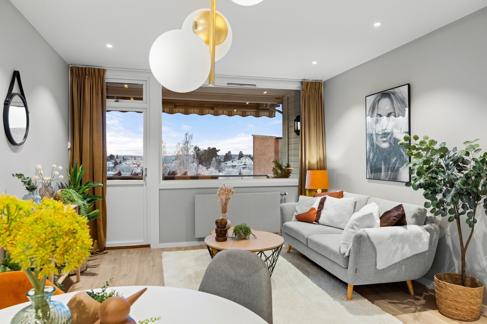 Stilren og delikat bolig med tidsriktige farge- og materialvalg Galleribilde