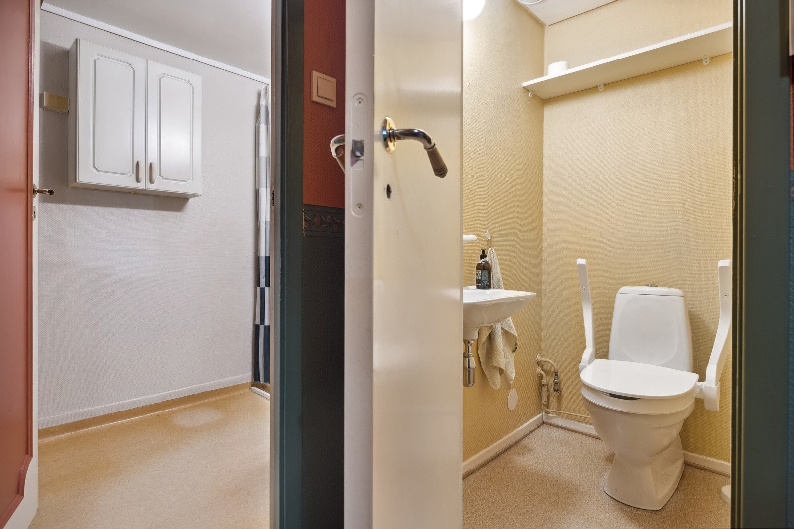 Seperat toalettrom. Galleribilde