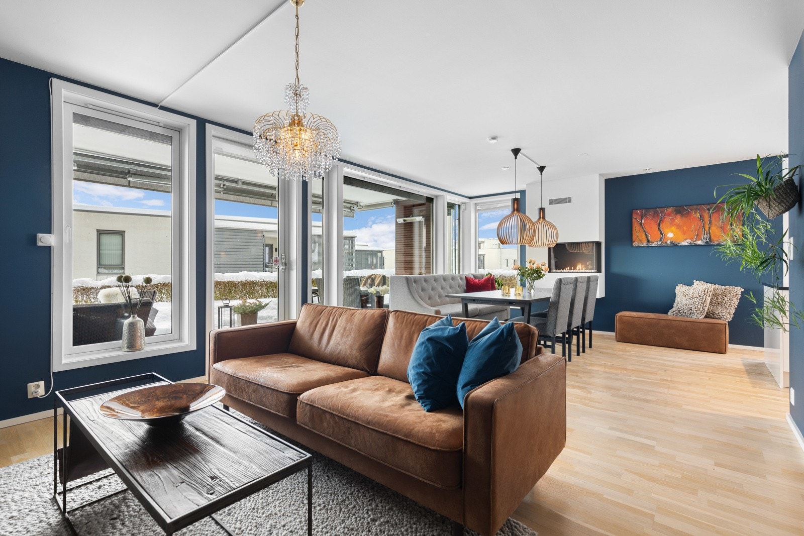 Stuen med tv-stue og spisestue. Galleribilde