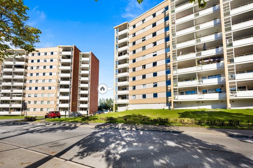 Leiligheten er beliggende i andre etasje med adkomst via heis og trapperom. Galleribilde