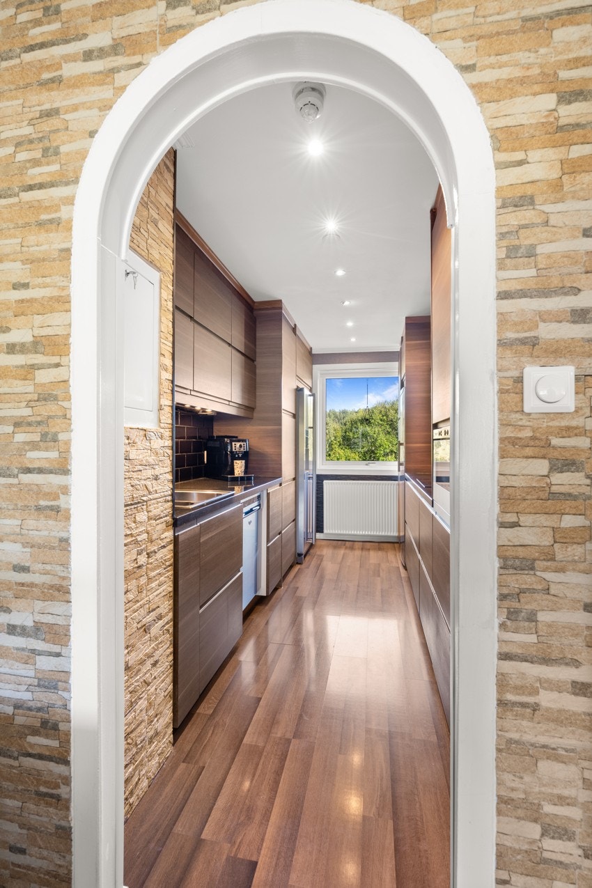 Kjøkken har spotter. Galleribilde