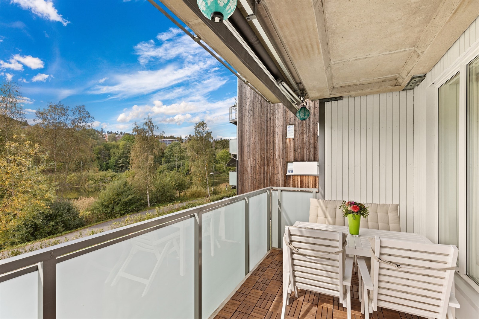 Utsikten om sommeren. Galleribilde