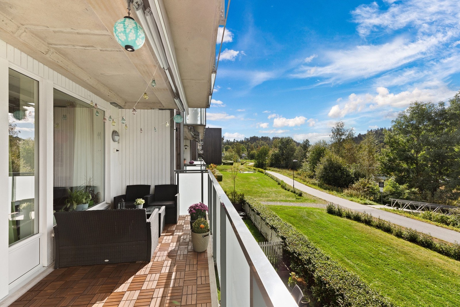 Utsikten om sommeren. Galleribilde