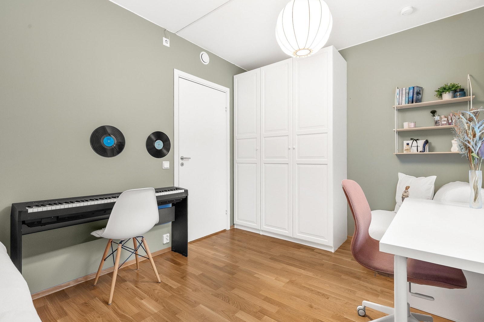 Soverom 3 har god plass til dobbeltseng og garderobeskap. Galleribilde