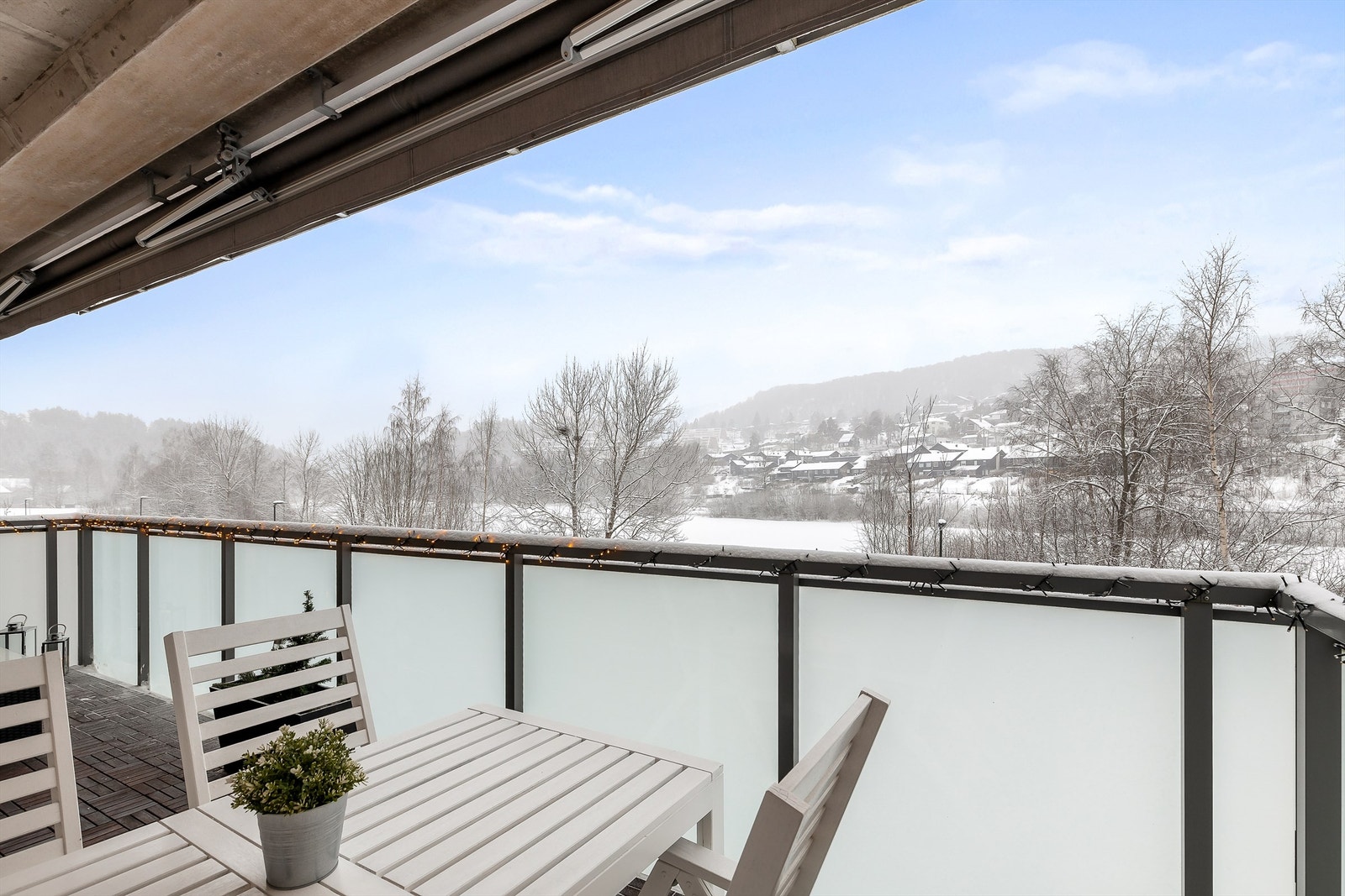 Sydvestvent balkong på 15 kvm. Galleribilde