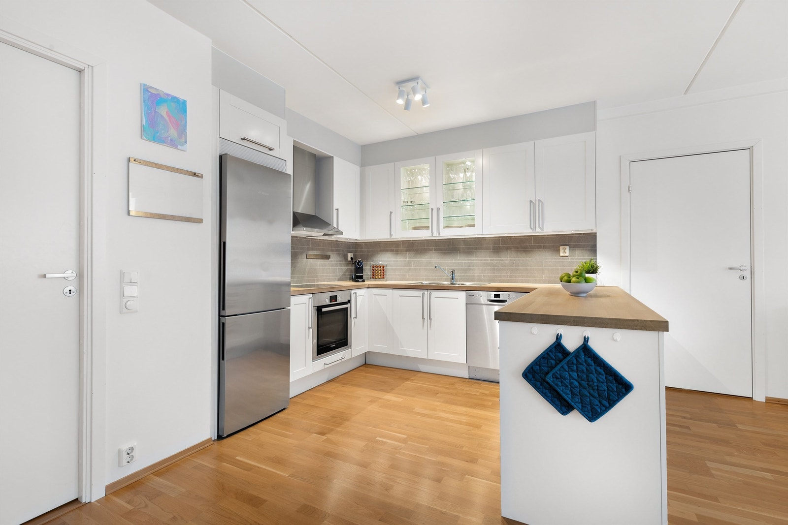 Fra stuen er det inngang til hovedsoverommet. Galleribilde