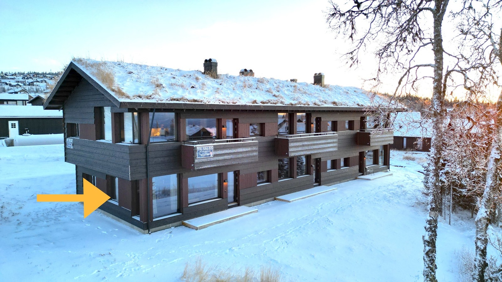 Leiligheten ligger i 1 ett med direkte utgang til terrasse og den fine naturen. Galleribilde