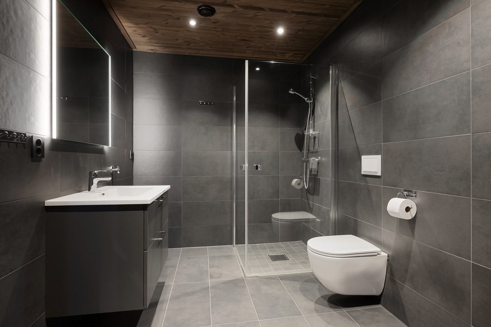 Leiligheten har fantastiske bad med plass til vaskemaskin. Galleribilde