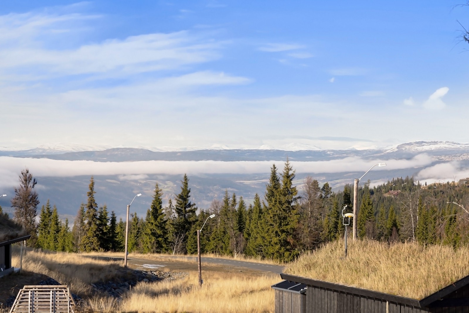 Fra bygget er det flott utsikt mot Gausdalen. Galleribilde