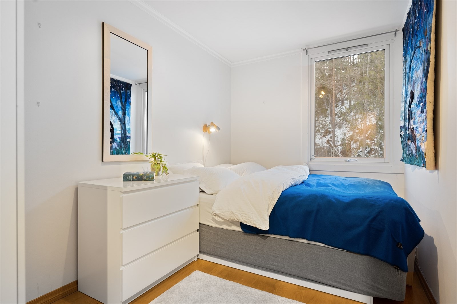 Soverom nr. 1 og 2 har skyvedørsgarderobe og god plass til seng, skrivepult etc. Galleribilde