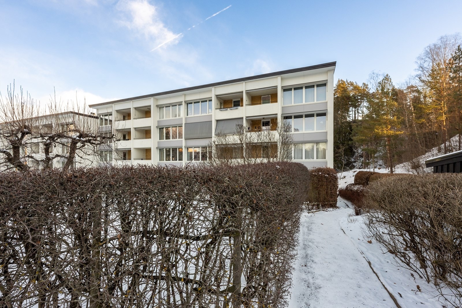 I tillegg medfølger to boder i kjeller. Her er det gode lagringsmuligheter. Galleribilde