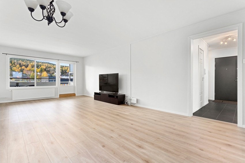 Lys og hyggelig stue med mye naturlig lys Galleribilde