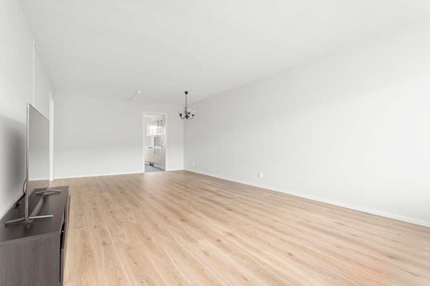 Fra stuen er det inngang til kjøkkenet Galleribilde