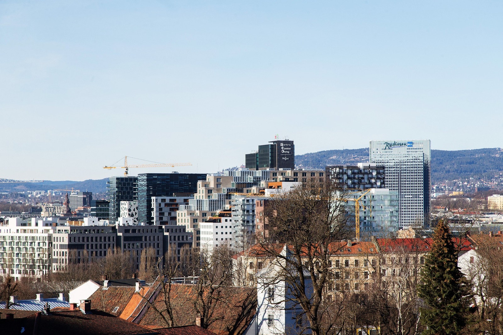 Kort vei til sentrum med et rikt utvalg forretninger og spisesteder. Galleribilde