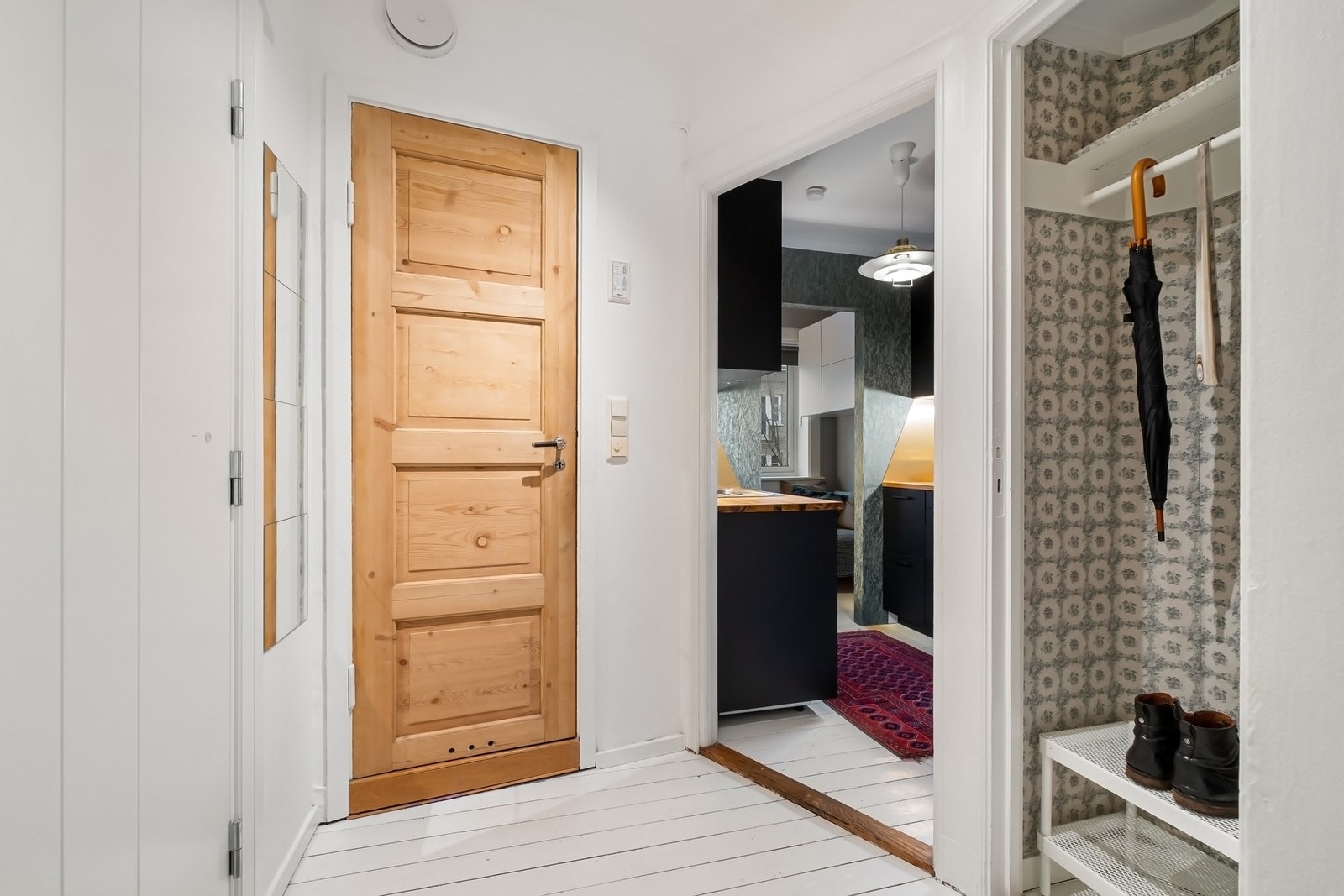 Entré med naturlig plass til oppheng av yttertøy. Galleribilde