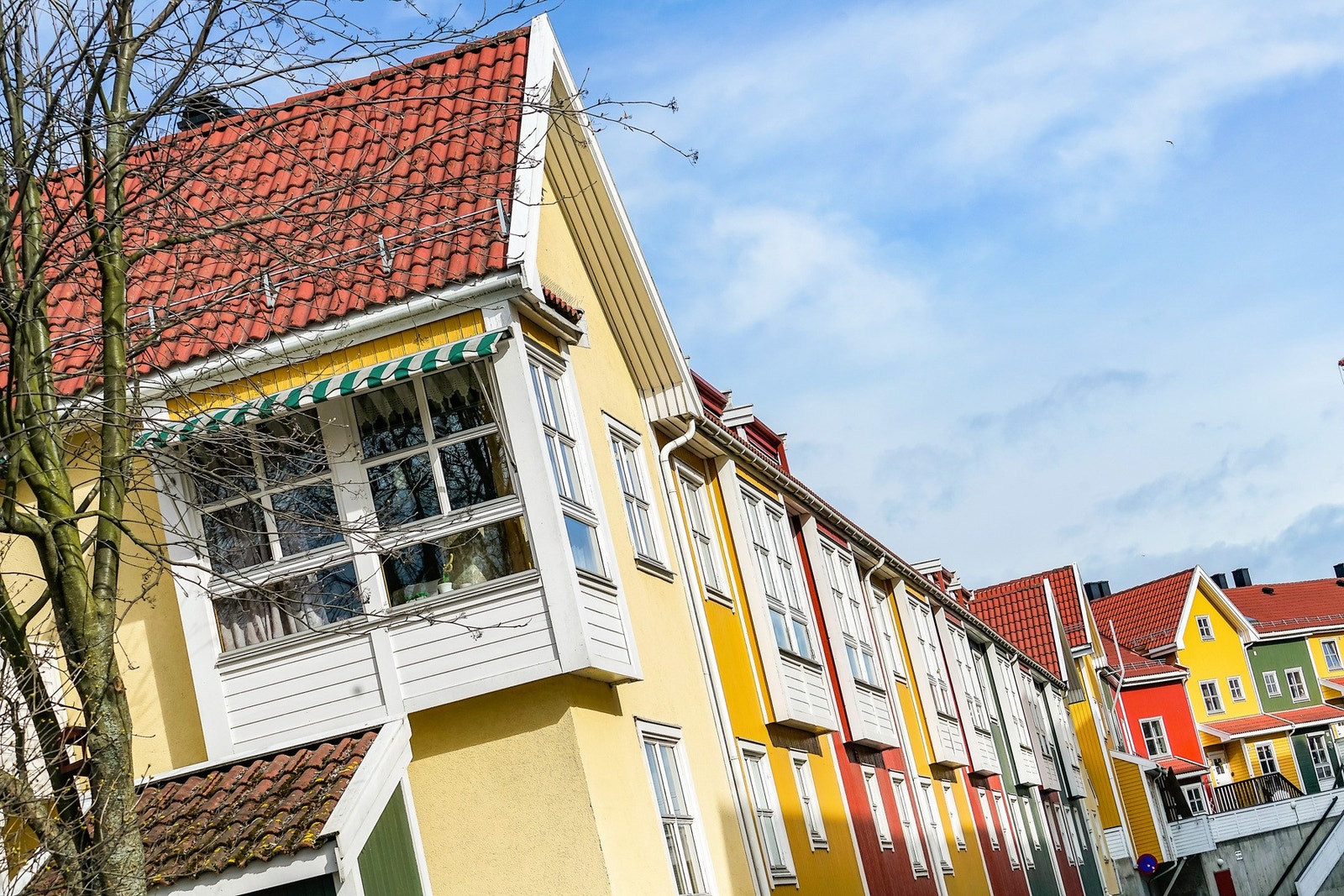 Fra boligen har du gangavstand til populære områder som Kampen, Grünerløkka, Carl Berner og Oslo sentrum, som byr på et bredt spekter av opplevelser og servicetilbud. Galleribilde