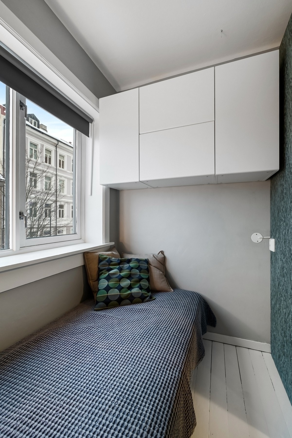 Praktisk sovealkove, etablert i 2024. Det er plass til en komfortabel seng på opptil 140 cm bredde. Galleribilde