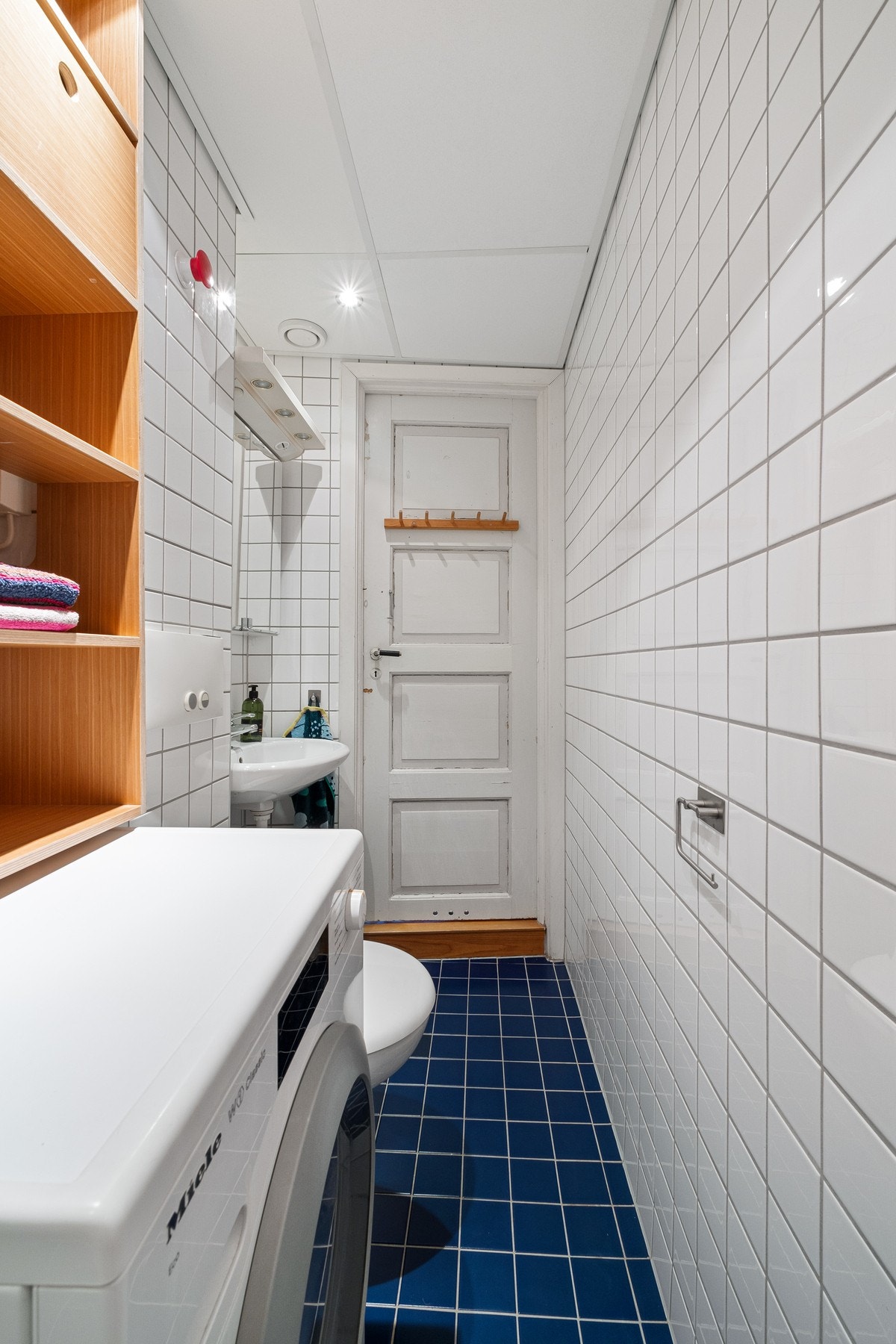 Det er elektriske varmekabler i gulv og opplegg for vaskemaskin. Galleribilde