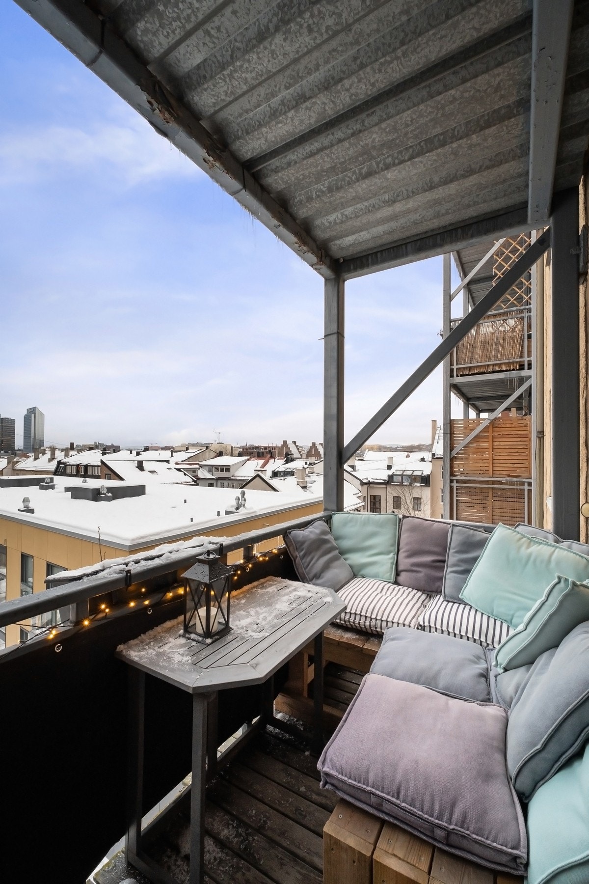 Leiligheten forlenges av en sydvestvendt balkong med svært gode solforhold. Galleribilde