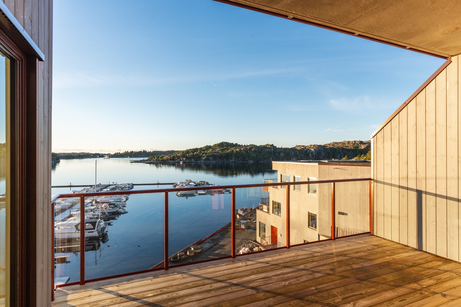 Nydelig sjøutsikt og fantastiske solforhold fra din private balkong Galleribilde