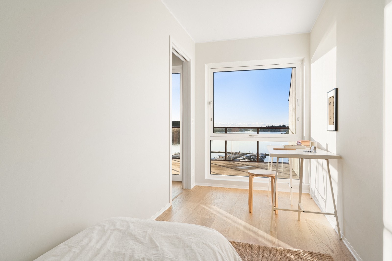 Soverom nr 2 med en fantastisk sjøutsikt! Galleribilde