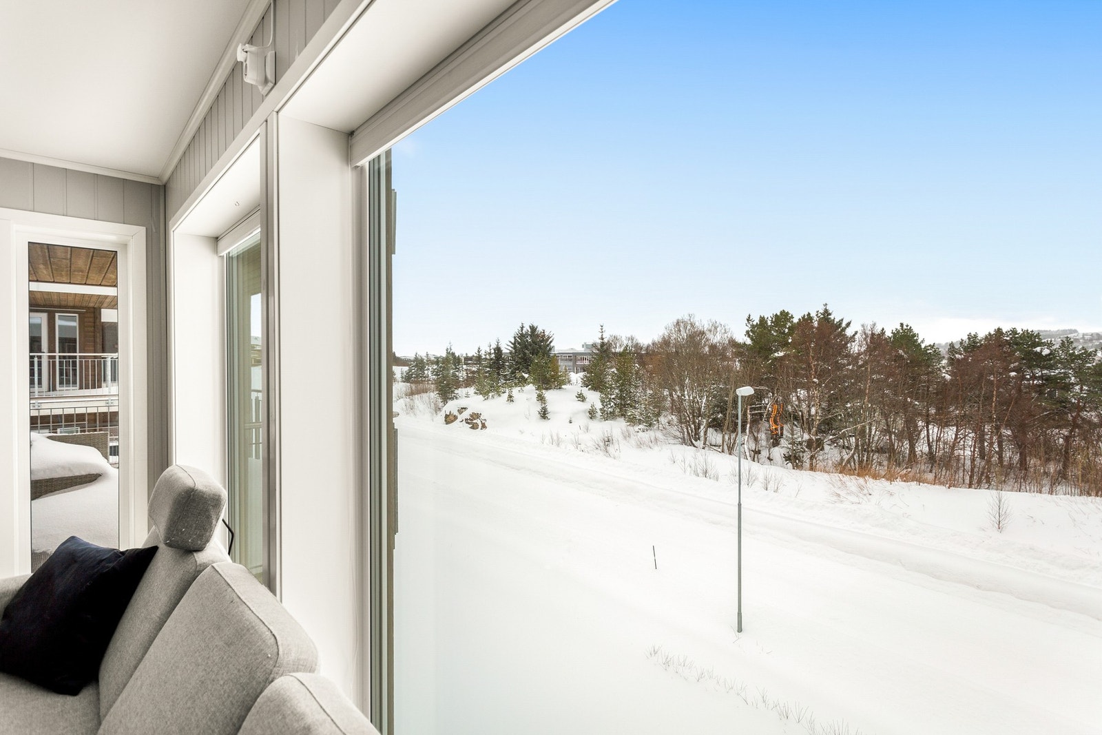 Gangavstand til alle fasiliteter, skoler, barnehager og idrettsanlegg, samt nærhet til fine turområder Galleribilde