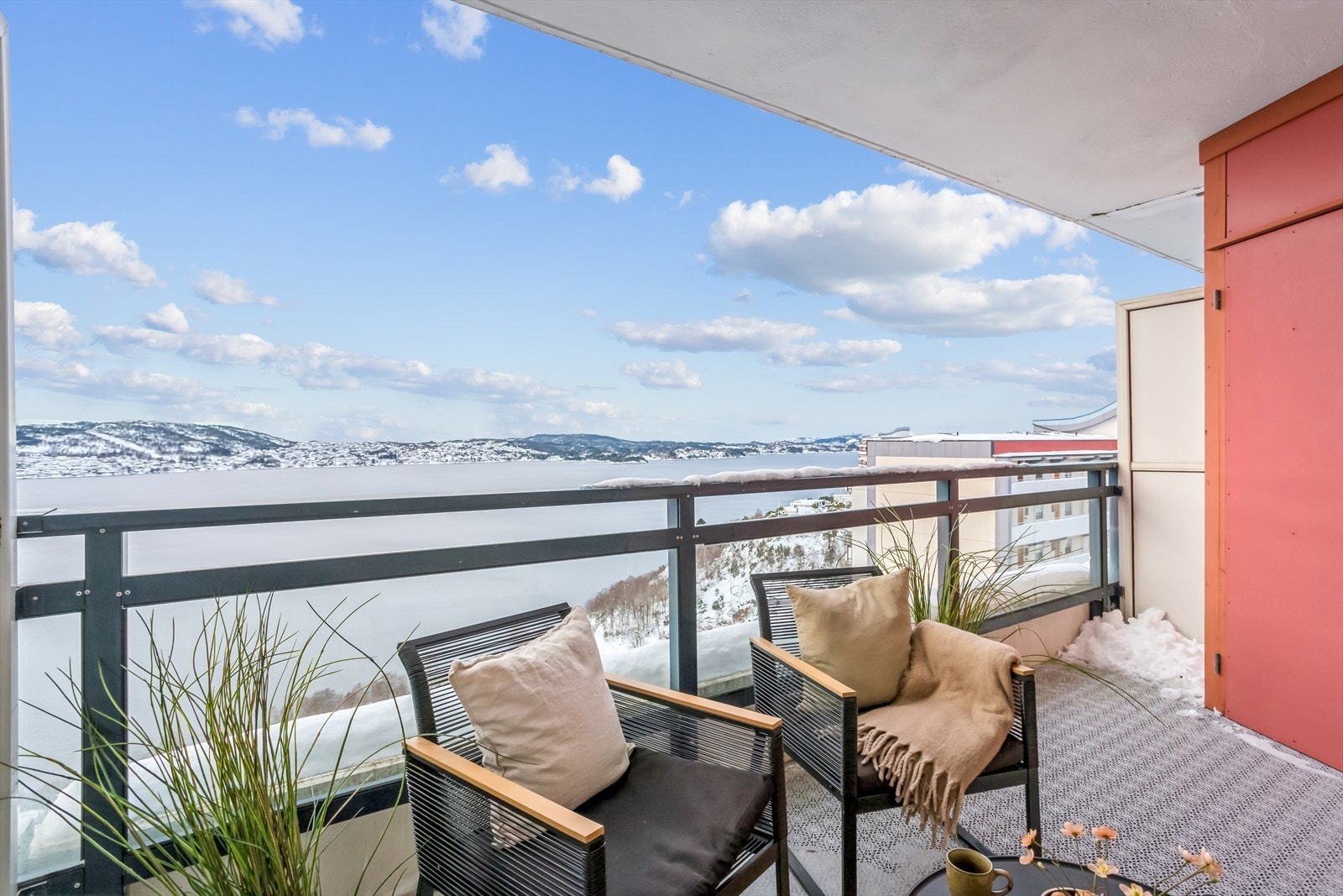 Balkongen har også en liten bod Galleribilde