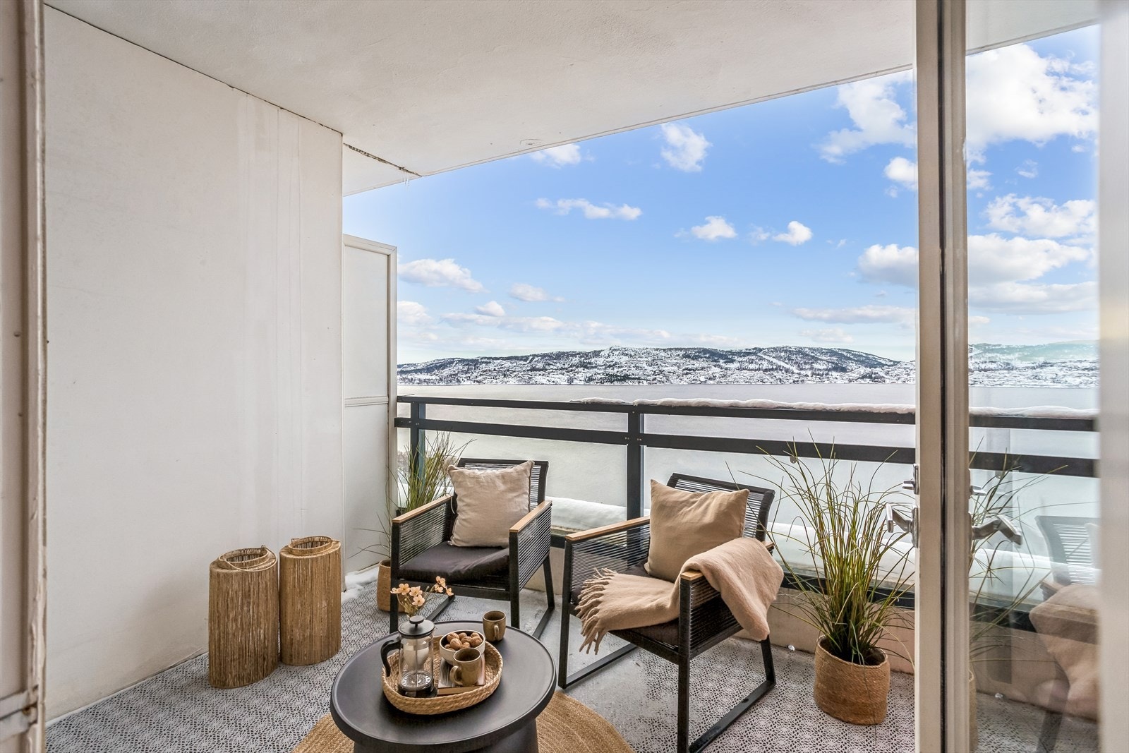 Stor balkong på ca 11m² med nydelig utsikt mot Askøy og innseilingen til Bergen Galleribilde