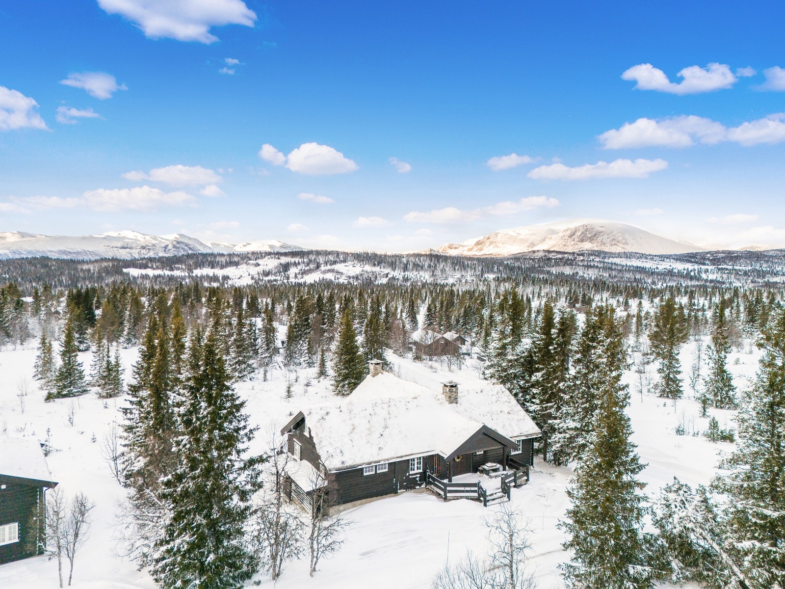 For de som søker mer fart, byr både Golsfjellet og Hemsedal på alpinbakker - kort vei til skibakkene, lang nytelse. Galleribilde