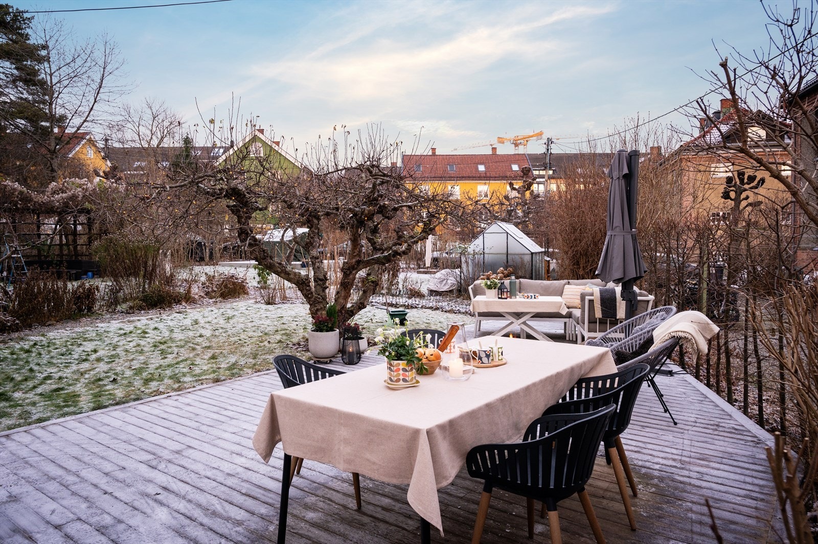 Dette er en grønn oase, nært byen, og med kort avstand til offentlig transport og et bredt utvalg av servicetilbud. Galleribilde