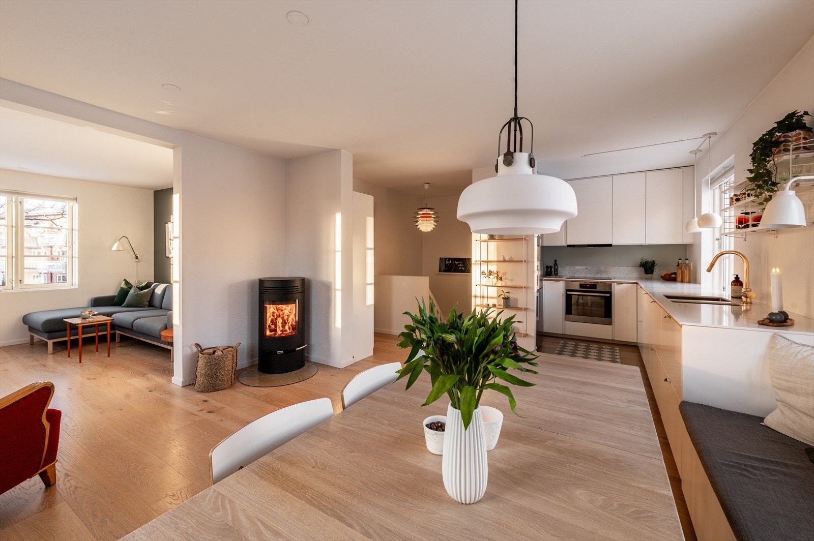 Dette er en unik mulighet til å få seg en av de flotte eiendommene i Lensmann Hiorts Allé 14 på Malerhaugen. Galleribilde