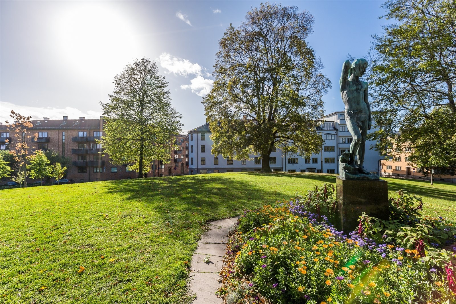 Fra Malerhaugen er det gangavstand til sjarmerende Kampen med koselige, små gater og nydelige parkanlegg. Galleribilde