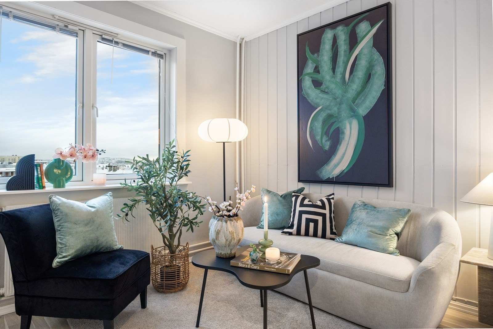 Den gode takhøyden gir en særdeles lys og luftig atmosfære. Galleribilde