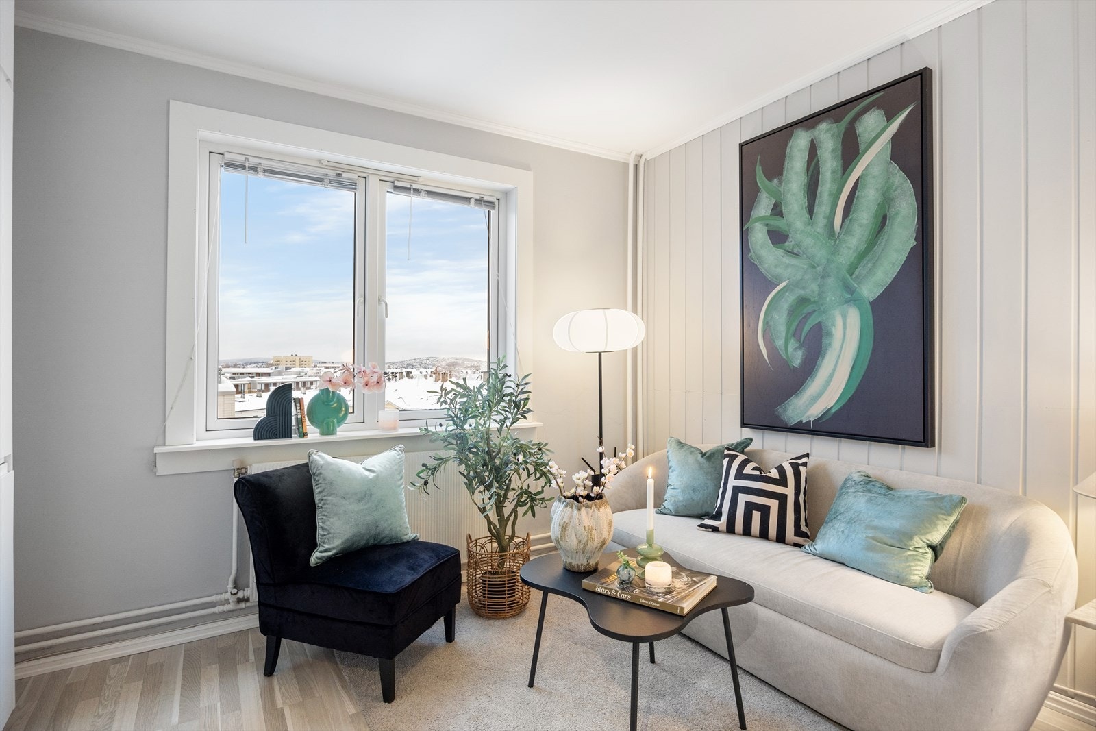 Nordvik v/Konstantin Karlsson ønsker velkommen til en stilfull 2-roms leilighet i Stavangergata 46 A. Galleribilde