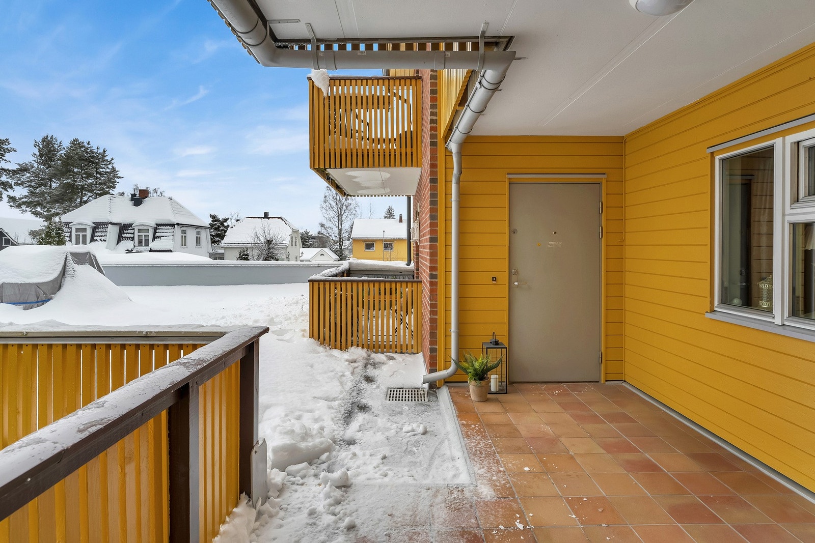 Inngangsparti. Galleribilde