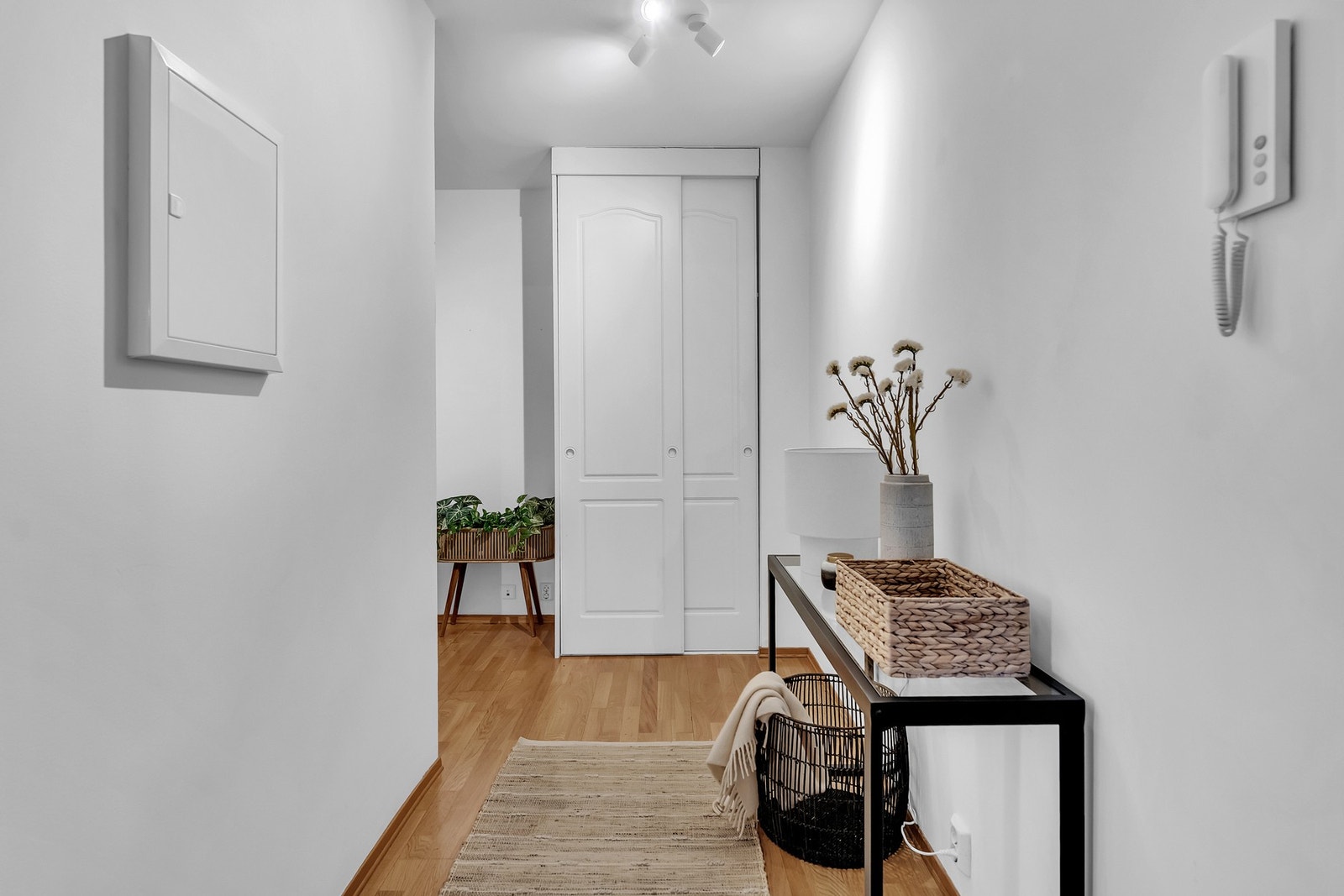 God plass til skoskap, oppheng og garderobeløsninger. Galleribilde