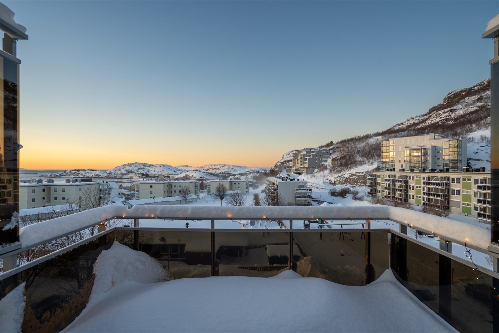 God plass for utemøbler på balkong. Galleribilde