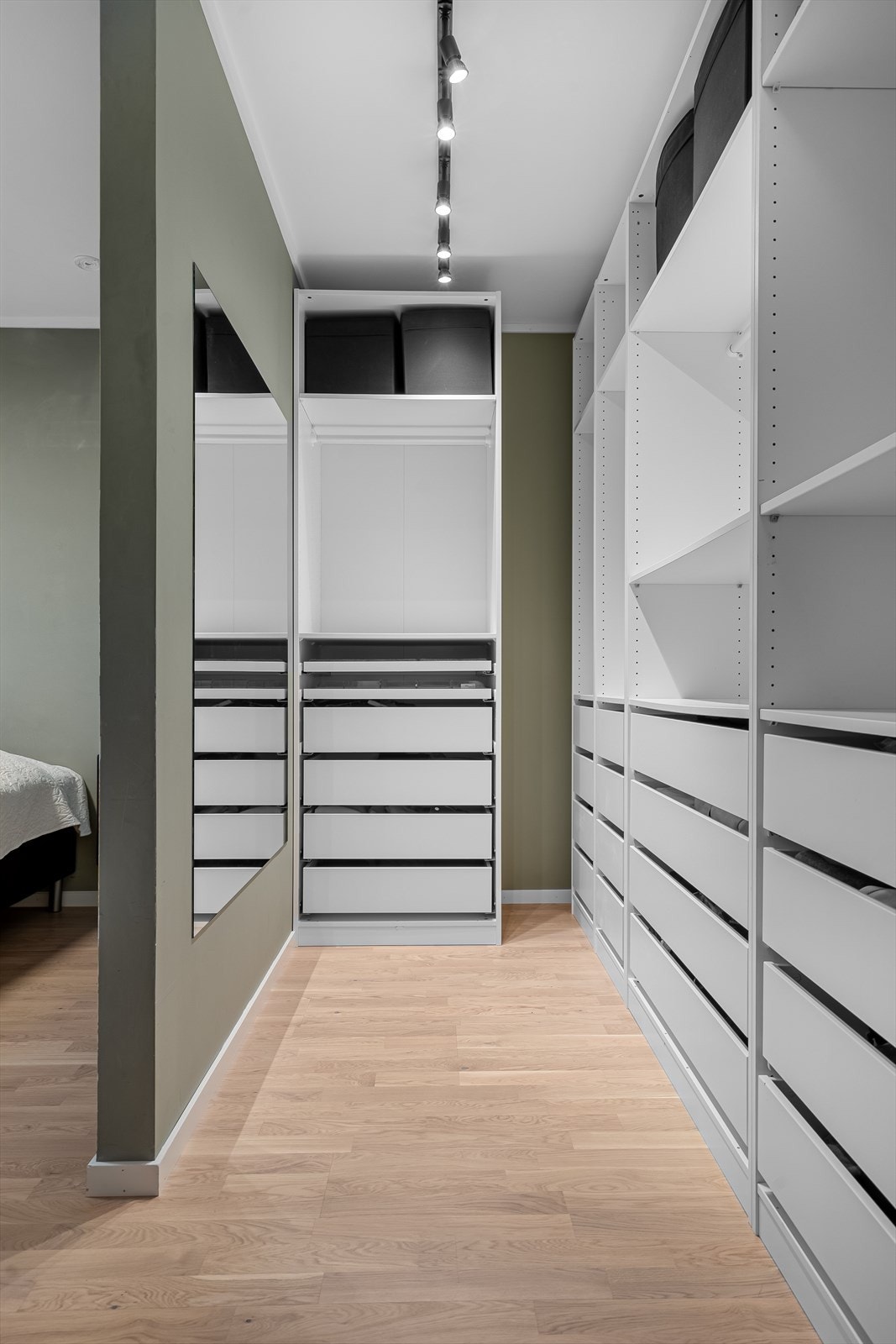 Walk-in via soverom Galleribilde