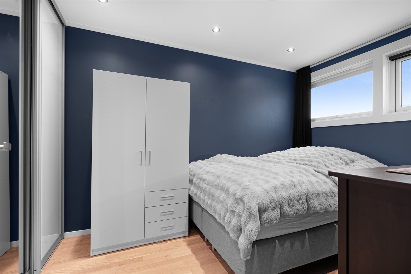 Soverom 3 med skyvedørsgarderobe. Galleribilde